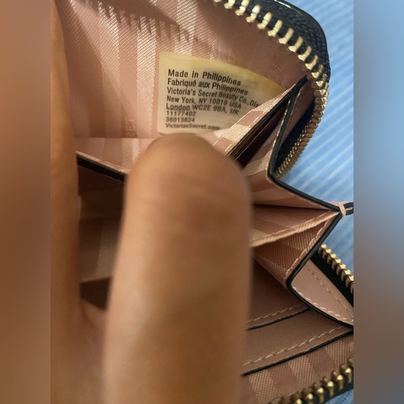 Victoria’s Secret: Studded wallet - Picture 11 of 12
